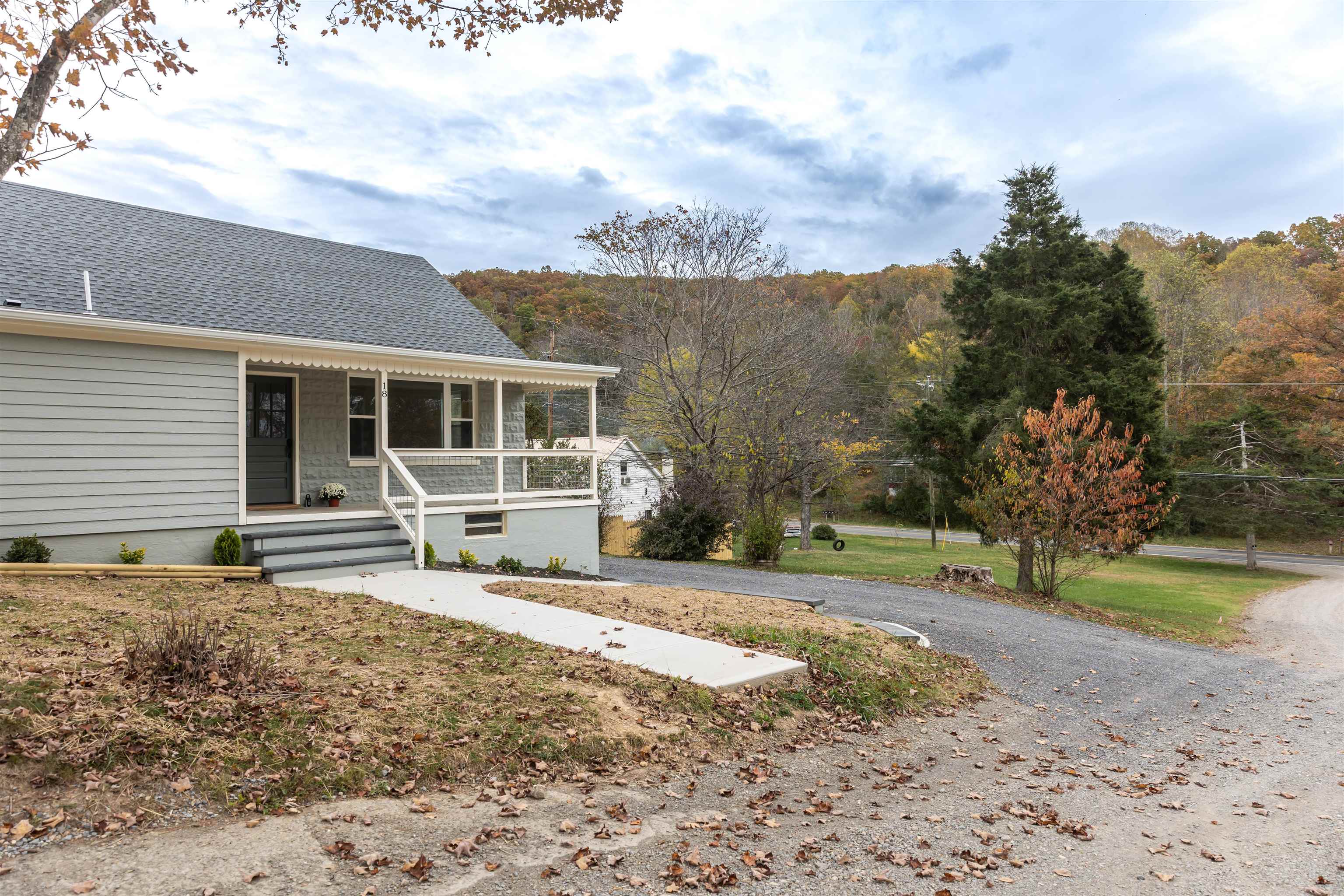 18 SW MERRYWOOD DR, LEXINGTON, Virginia 24450, 3 Bedrooms Bedrooms, ,2 BathroomsBathrooms,Residential,18 SW MERRYWOOD DR,671239 MLS # 671239 18 SW MERRYWOOD DR, LEXINGTON, Virginia 24450, 3 Bedrooms Bedrooms, ,2 BathroomsBathrooms,Residential,18 SW MERRYWOOD DR,671239 MLS # 671239