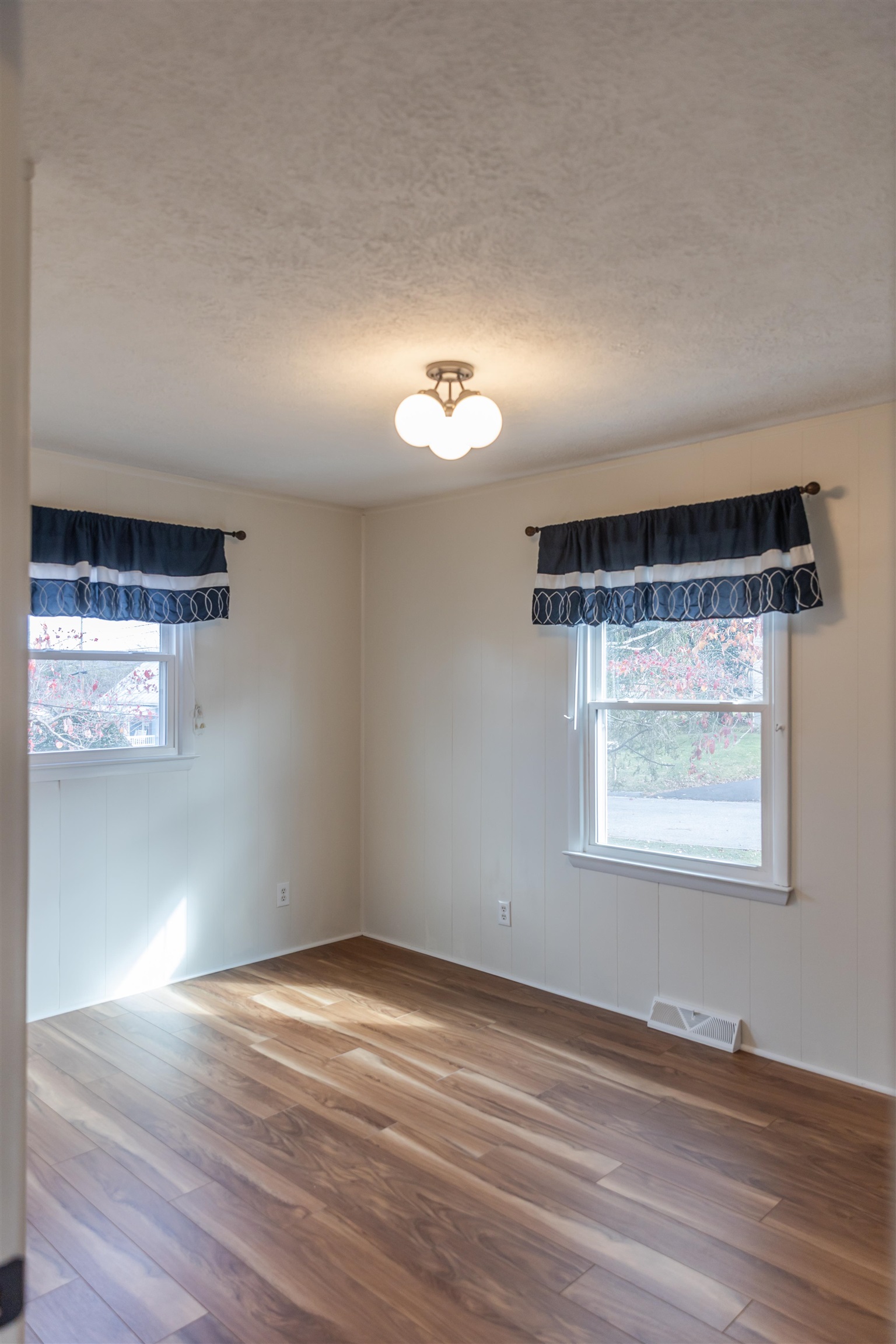 303 SE SUMMIT ST, LEXINGTON, Virginia 24450, 3 Bedrooms Bedrooms, ,2 BathroomsBathrooms,Residential,303 SE SUMMIT ST,671240 MLS # 671240