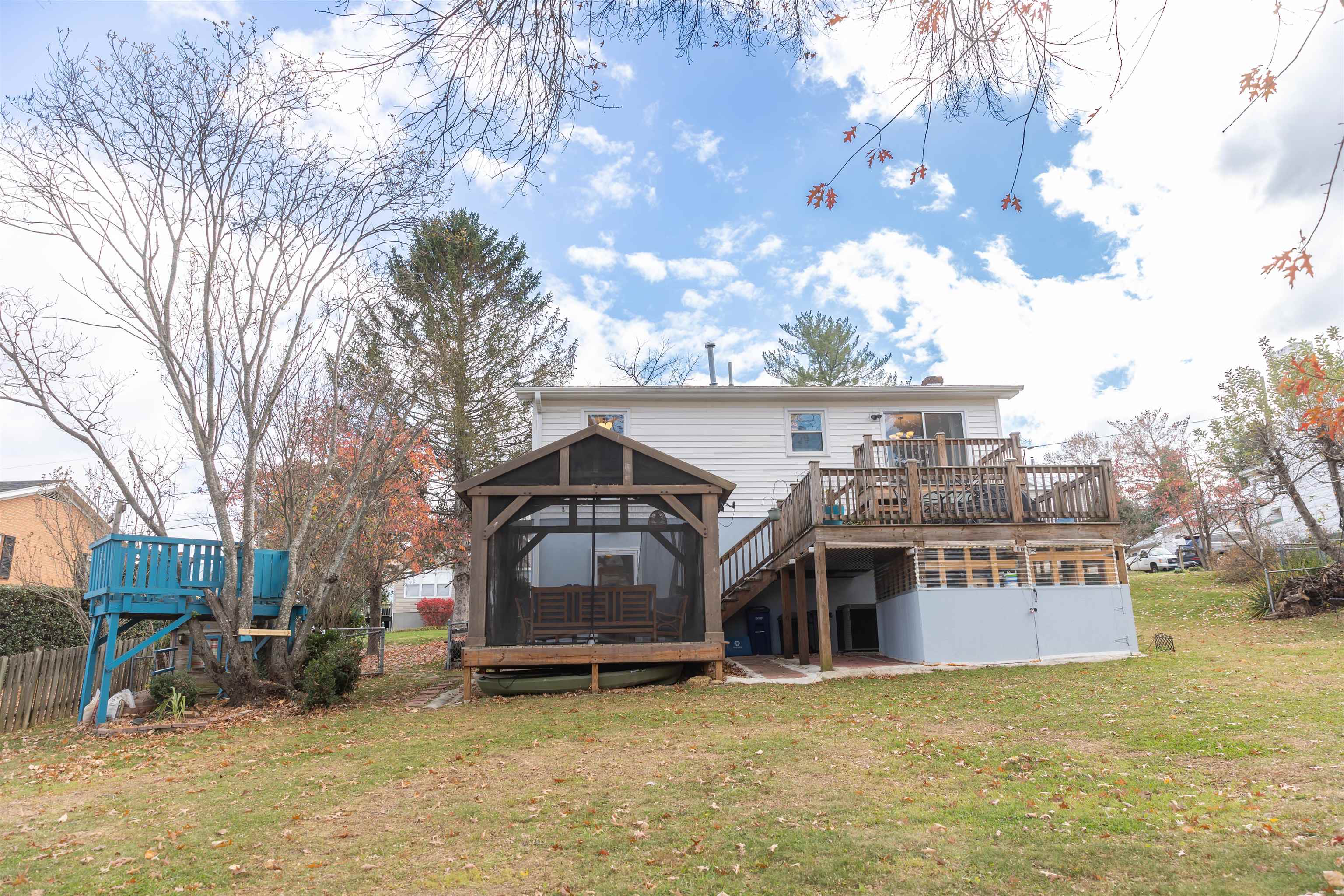 303 SE SUMMIT ST, LEXINGTON, Virginia 24450, 3 Bedrooms Bedrooms, ,2 BathroomsBathrooms,Residential,303 SE SUMMIT ST,671240 MLS # 671240