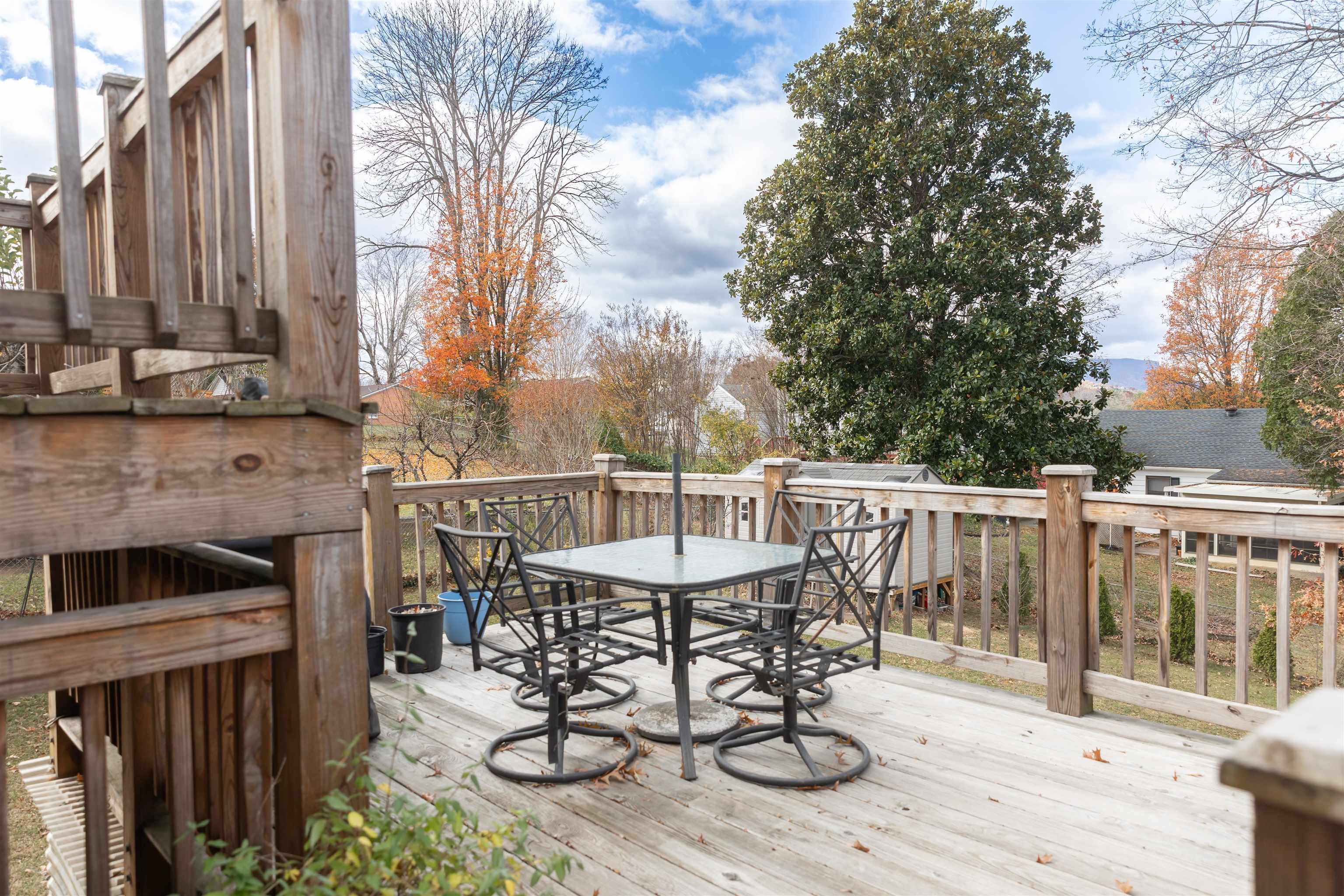 303 SE SUMMIT ST, LEXINGTON, Virginia 24450, 3 Bedrooms Bedrooms, ,2 BathroomsBathrooms,Residential,303 SE SUMMIT ST,671240 MLS # 671240