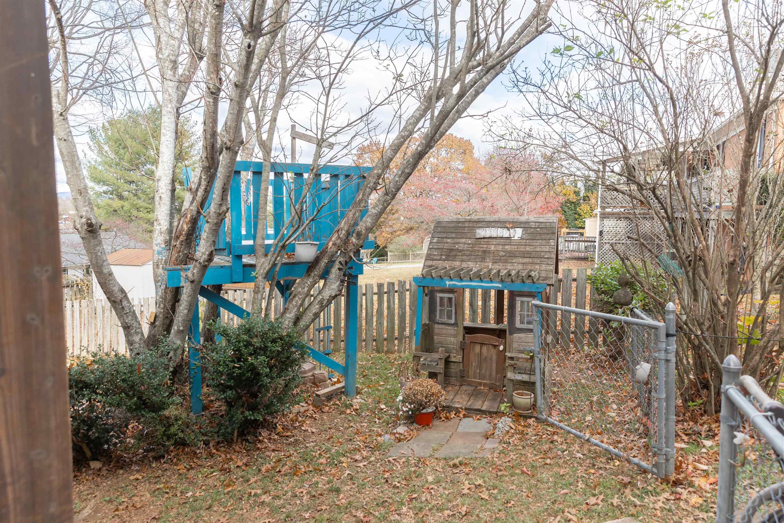 303 SE SUMMIT ST, LEXINGTON, Virginia 24450, 3 Bedrooms Bedrooms, ,2 BathroomsBathrooms,Residential,303 SE SUMMIT ST,671240 MLS # 671240