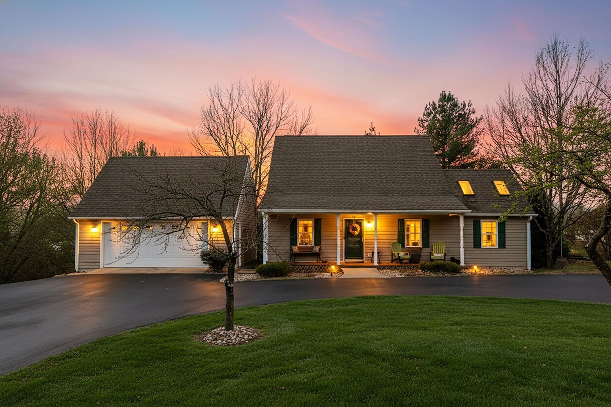 49 HILLANDALE DR, STAUNTON, Virginia 24401, 3 Bedrooms Bedrooms, ,2 BathroomsBathrooms,Residential,49 HILLANDALE DR,671245 MLS # 671245