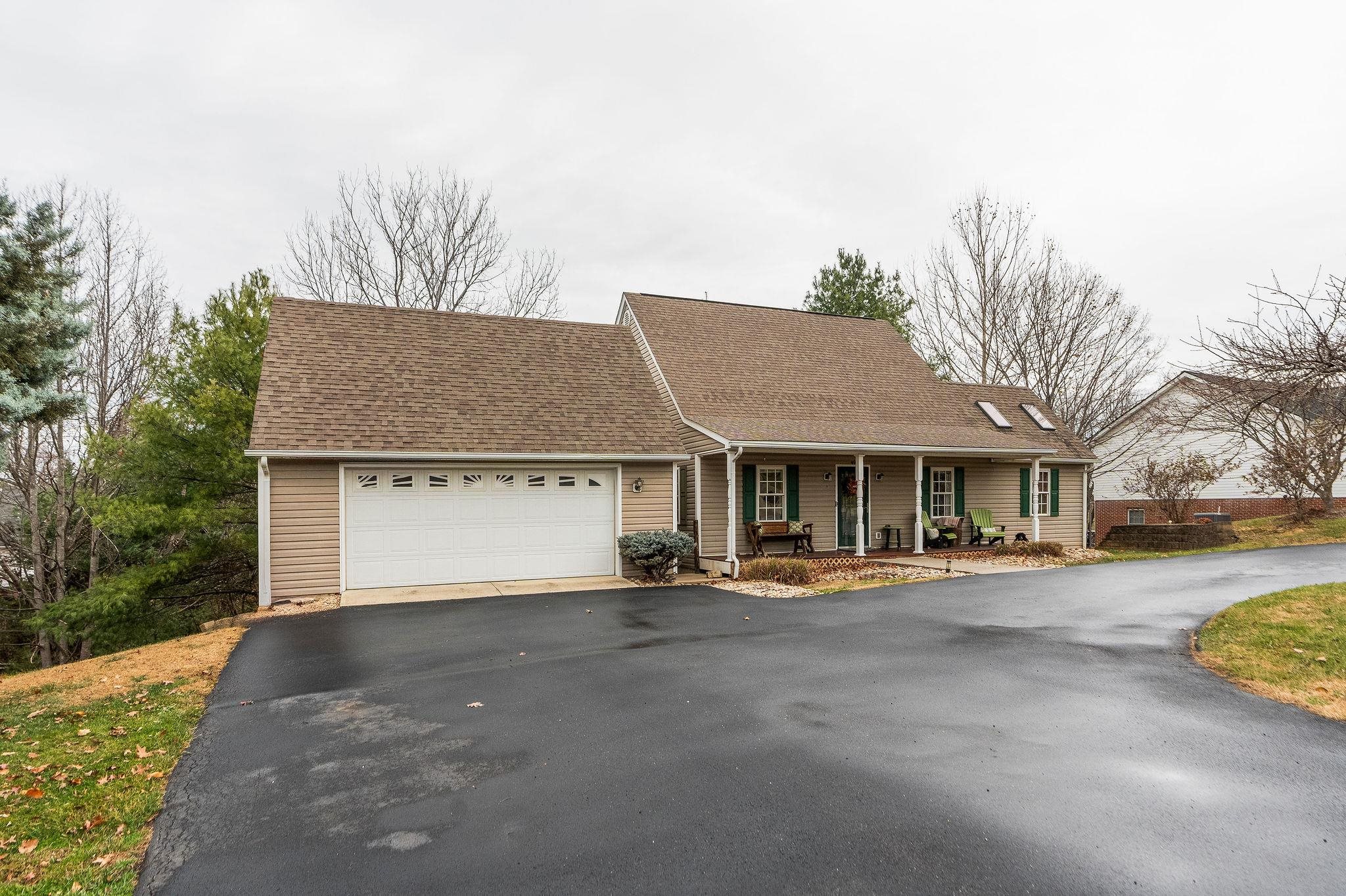 49 HILLANDALE DR, STAUNTON, Virginia 24401, 3 Bedrooms Bedrooms, ,2 BathroomsBathrooms,Residential,49 HILLANDALE DR,671245 MLS # 671245