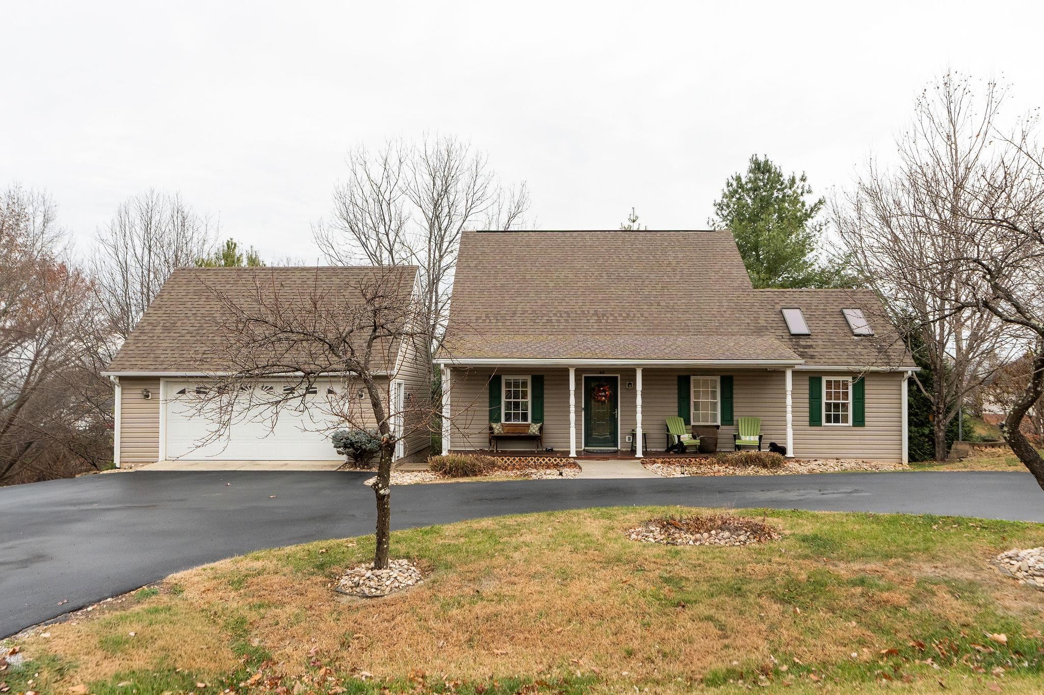 49 HILLANDALE DR, STAUNTON, Virginia 24401, 3 Bedrooms Bedrooms, ,2 BathroomsBathrooms,Residential,49 HILLANDALE DR,671245 MLS # 671245