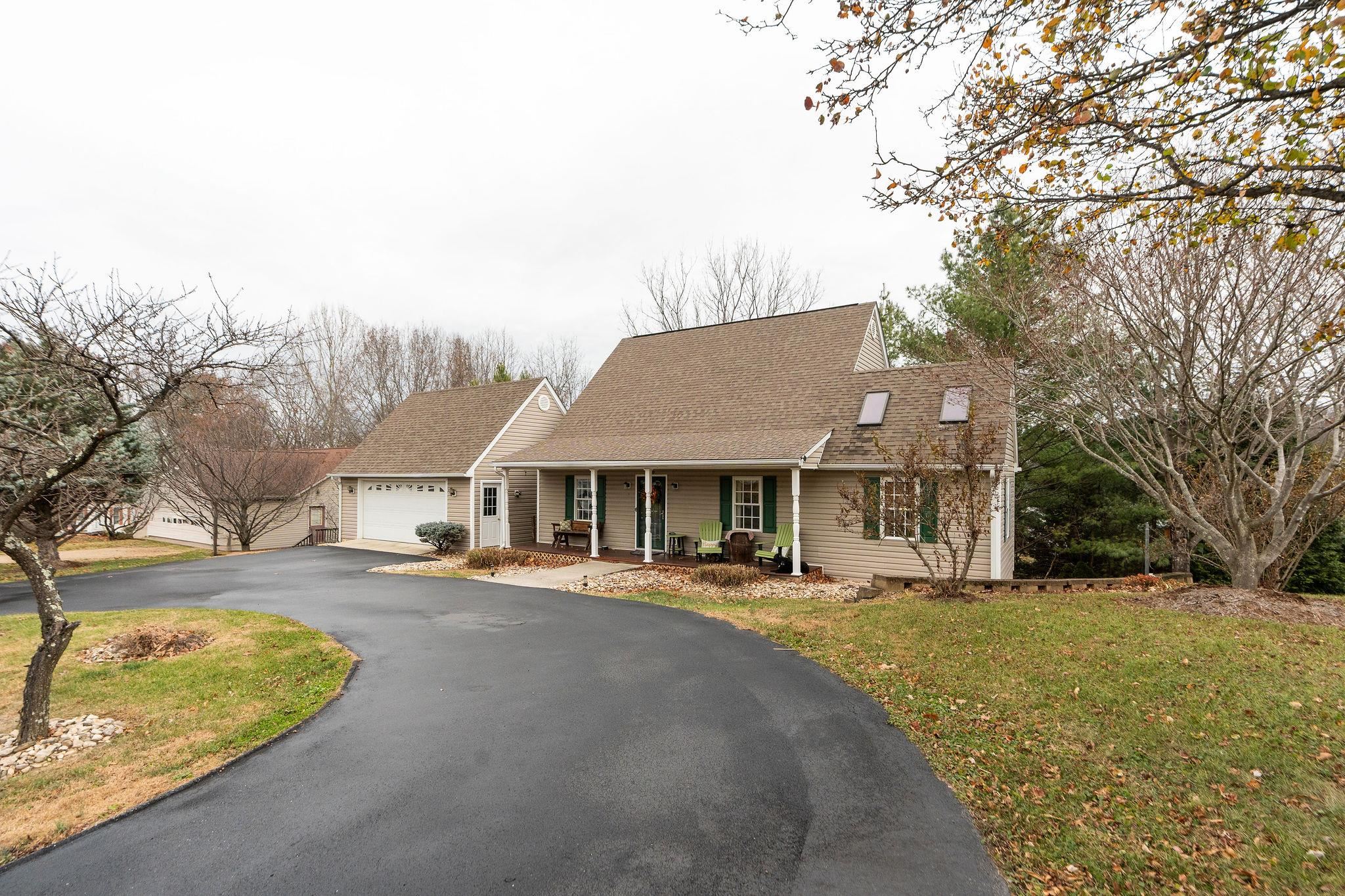 49 HILLANDALE DR, STAUNTON, Virginia 24401, 3 Bedrooms Bedrooms, ,2 BathroomsBathrooms,Residential,49 HILLANDALE DR,671245 MLS # 671245