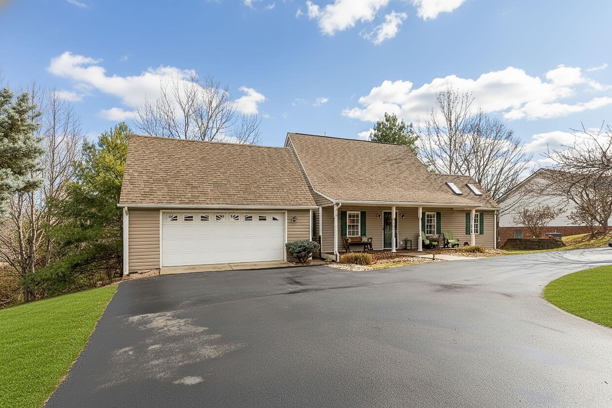 49 HILLANDALE DR, STAUNTON, Virginia 24401, 3 Bedrooms Bedrooms, ,2 BathroomsBathrooms,Residential,49 HILLANDALE DR,671245 MLS # 671245