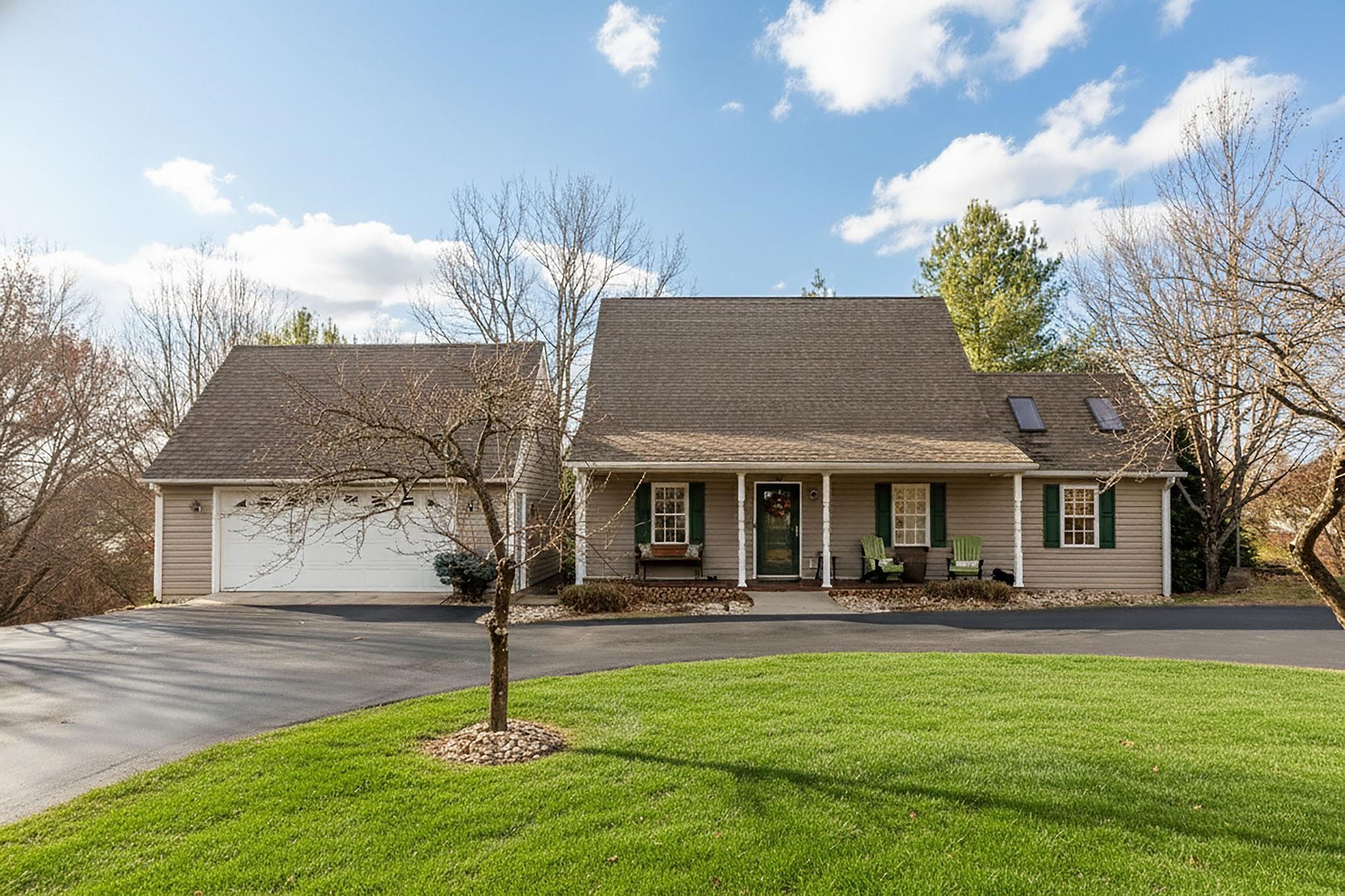 49 HILLANDALE DR, STAUNTON, Virginia 24401, 3 Bedrooms Bedrooms, ,2 BathroomsBathrooms,Residential,49 HILLANDALE DR,671245 MLS # 671245