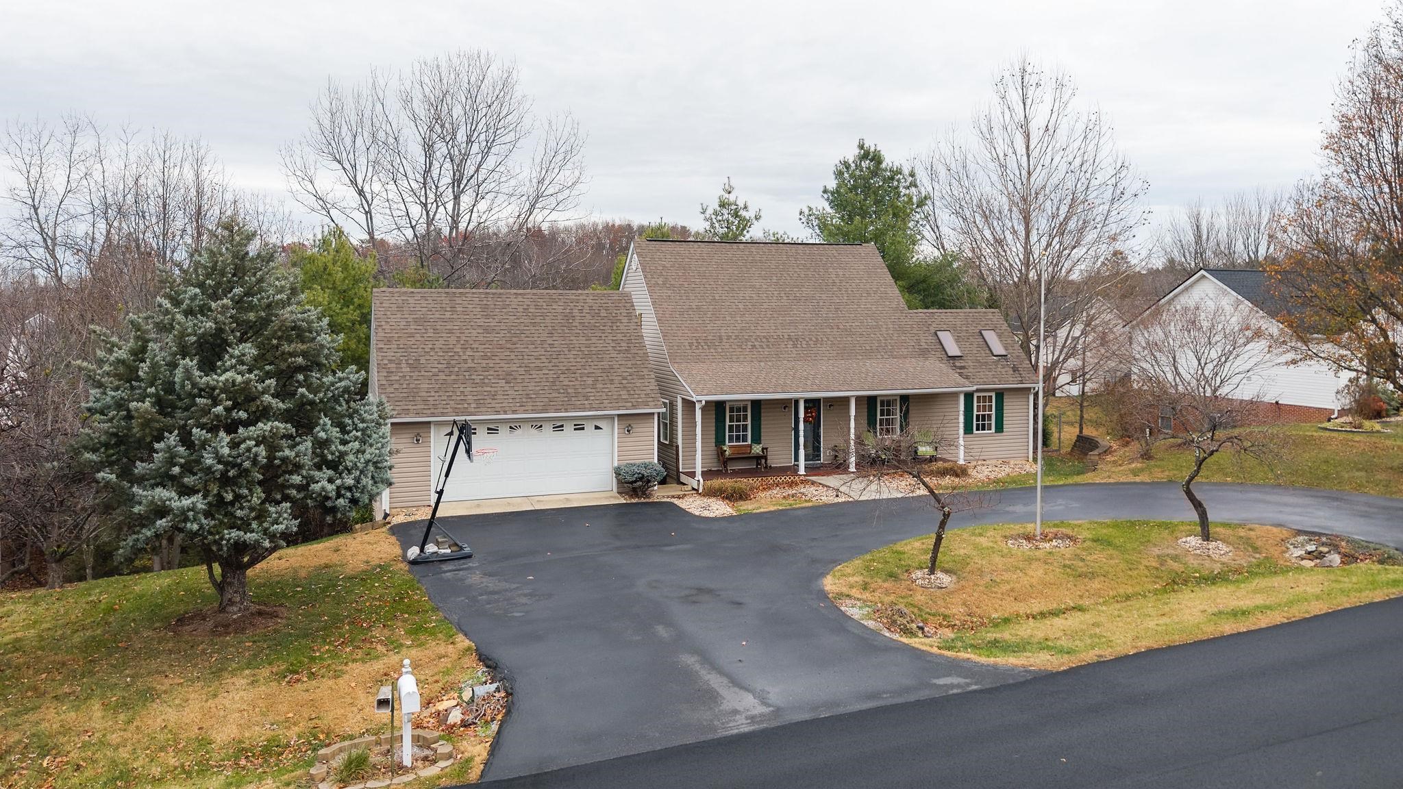 49 HILLANDALE DR, STAUNTON, Virginia 24401, 3 Bedrooms Bedrooms, ,2 BathroomsBathrooms,Residential,49 HILLANDALE DR,671245 MLS # 671245