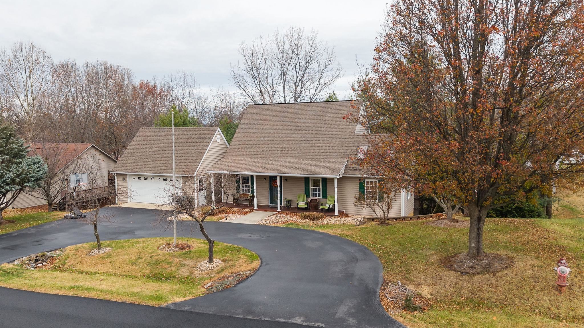 49 HILLANDALE DR, STAUNTON, Virginia 24401, 3 Bedrooms Bedrooms, ,2 BathroomsBathrooms,Residential,49 HILLANDALE DR,671245 MLS # 671245