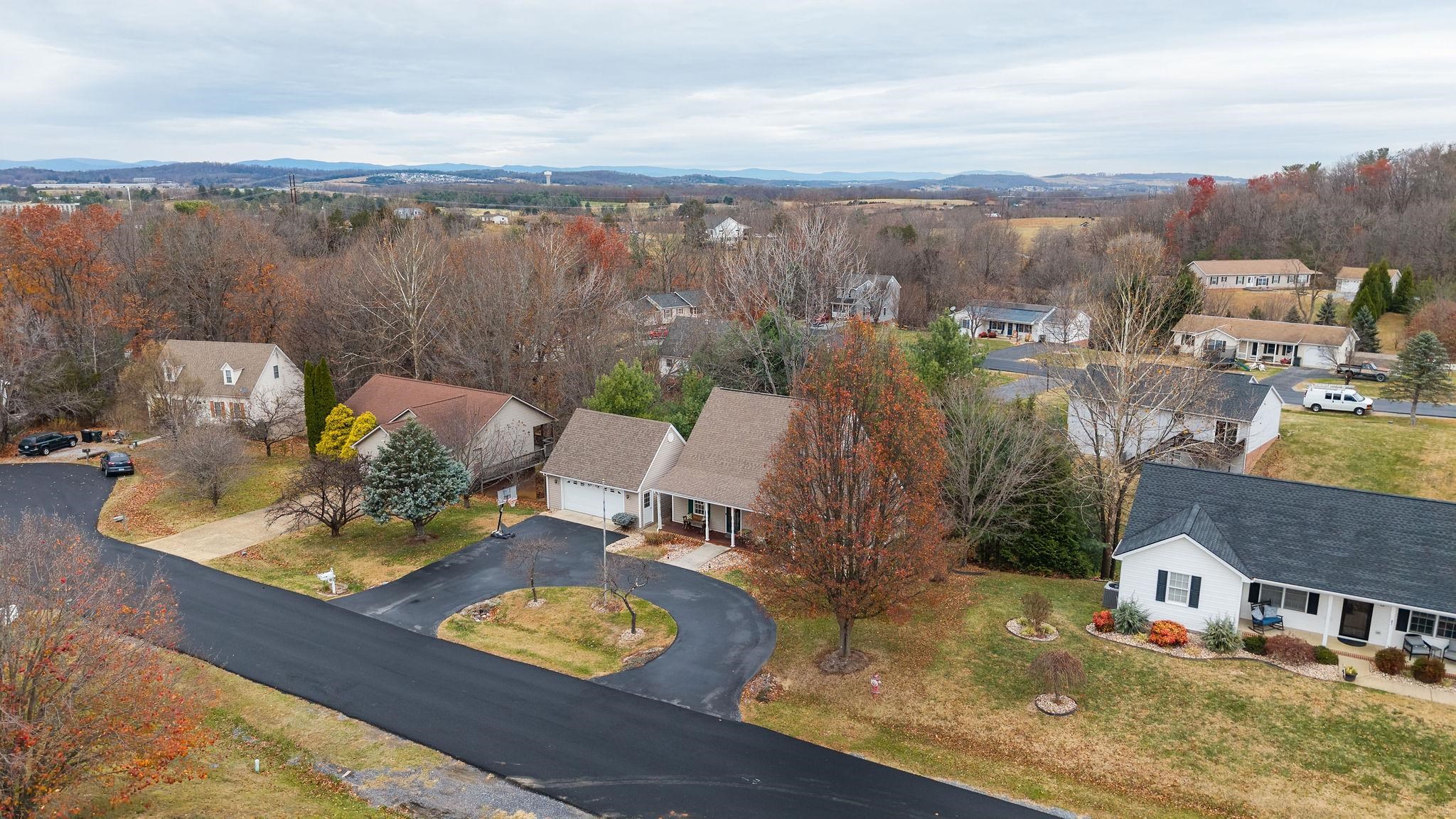 49 HILLANDALE DR, STAUNTON, Virginia 24401, 3 Bedrooms Bedrooms, ,2 BathroomsBathrooms,Residential,49 HILLANDALE DR,671245 MLS # 671245