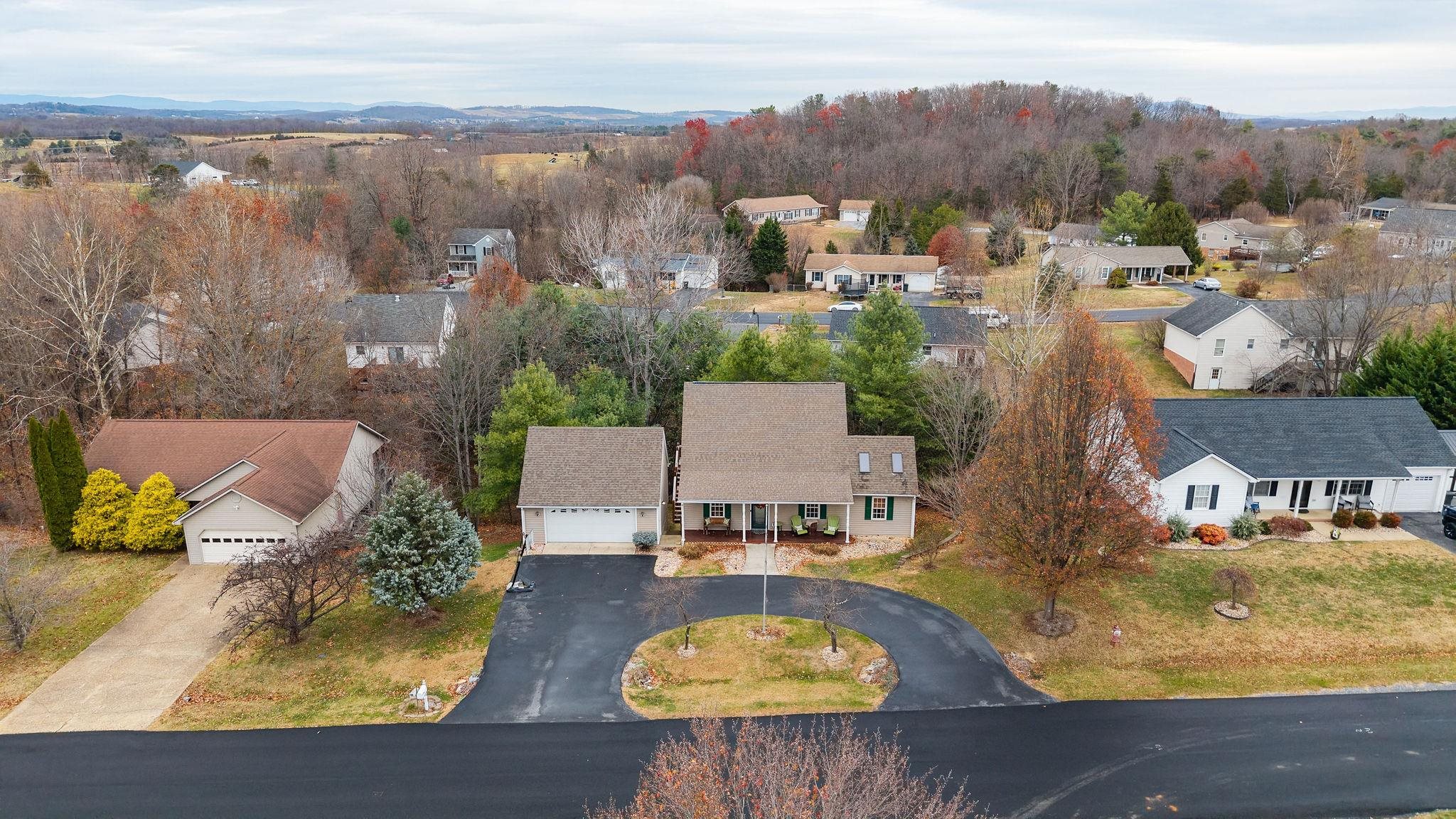 49 HILLANDALE DR, STAUNTON, Virginia 24401, 3 Bedrooms Bedrooms, ,2 BathroomsBathrooms,Residential,49 HILLANDALE DR,671245 MLS # 671245