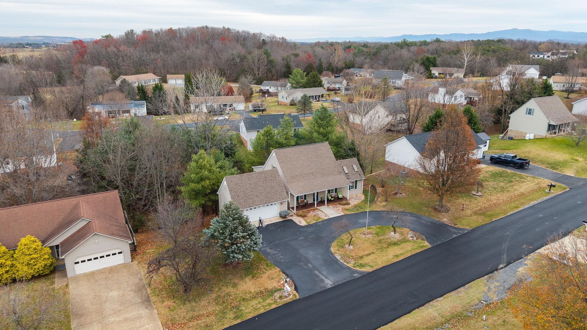 49 HILLANDALE DR, STAUNTON, Virginia 24401, 3 Bedrooms Bedrooms, ,2 BathroomsBathrooms,Residential,49 HILLANDALE DR,671245 MLS # 671245