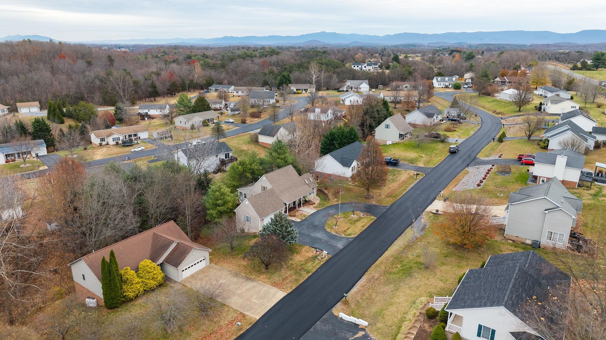 49 HILLANDALE DR, STAUNTON, Virginia 24401, 3 Bedrooms Bedrooms, ,2 BathroomsBathrooms,Residential,49 HILLANDALE DR,671245 MLS # 671245