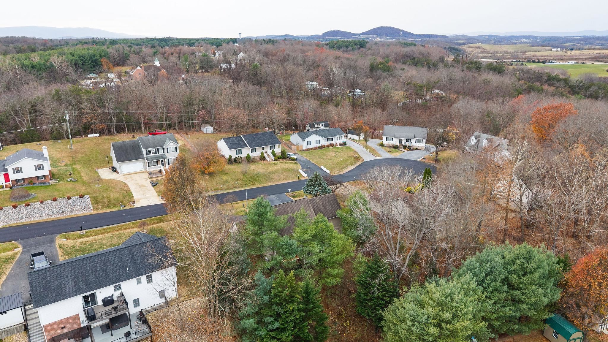 49 HILLANDALE DR, STAUNTON, Virginia 24401, 3 Bedrooms Bedrooms, ,2 BathroomsBathrooms,Residential,49 HILLANDALE DR,671245 MLS # 671245