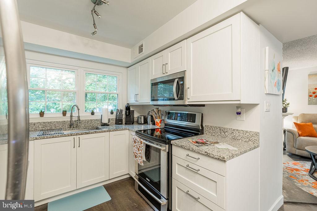 12240 STEVENSON CT #12240, WOODBRIDGE, Virginia 22192, 2 Bedrooms Bedrooms, 5 Rooms Rooms,2 BathroomsBathrooms,Residential,For sale,12240 STEVENSON CT #12240,VAPW2101772 MLS # VAPW2101772