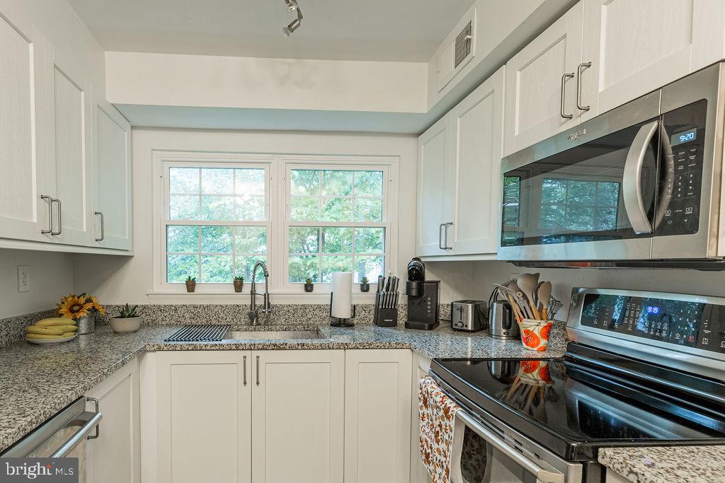 12240 STEVENSON CT #12240, WOODBRIDGE, Virginia 22192, 2 Bedrooms Bedrooms, 5 Rooms Rooms,2 BathroomsBathrooms,Residential,For sale,12240 STEVENSON CT #12240,VAPW2101772 MLS # VAPW2101772