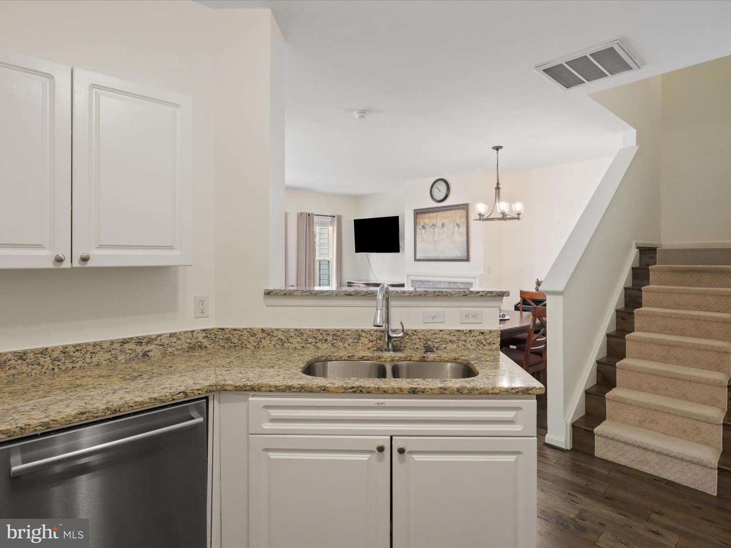 8065 NICOSH CIRCLE LN #55, FALLS CHURCH, Virginia 22042, 3 Bedrooms Bedrooms, ,3 BathroomsBathrooms,Residential,For sale,8065 NICOSH CIRCLE LN #55,VAFX2270072 MLS # VAFX2270072