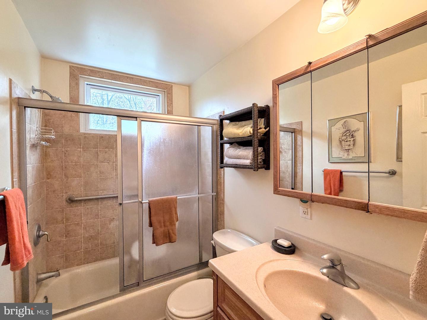 9921 WOODROW ST, VIENNA, Virginia 22181, 5 Bedrooms Bedrooms, ,2 BathroomsBathrooms,Residential,For sale,9921 WOODROW ST,VAFX2276860 MLS # VAFX2276860 9921 WOODROW ST, VIENNA, Virginia 22181, 5 Bedrooms Bedrooms, ,2 BathroomsBathrooms,Residential,For sale,9921 WOODROW ST,VAFX2276860 MLS # VAFX2276860