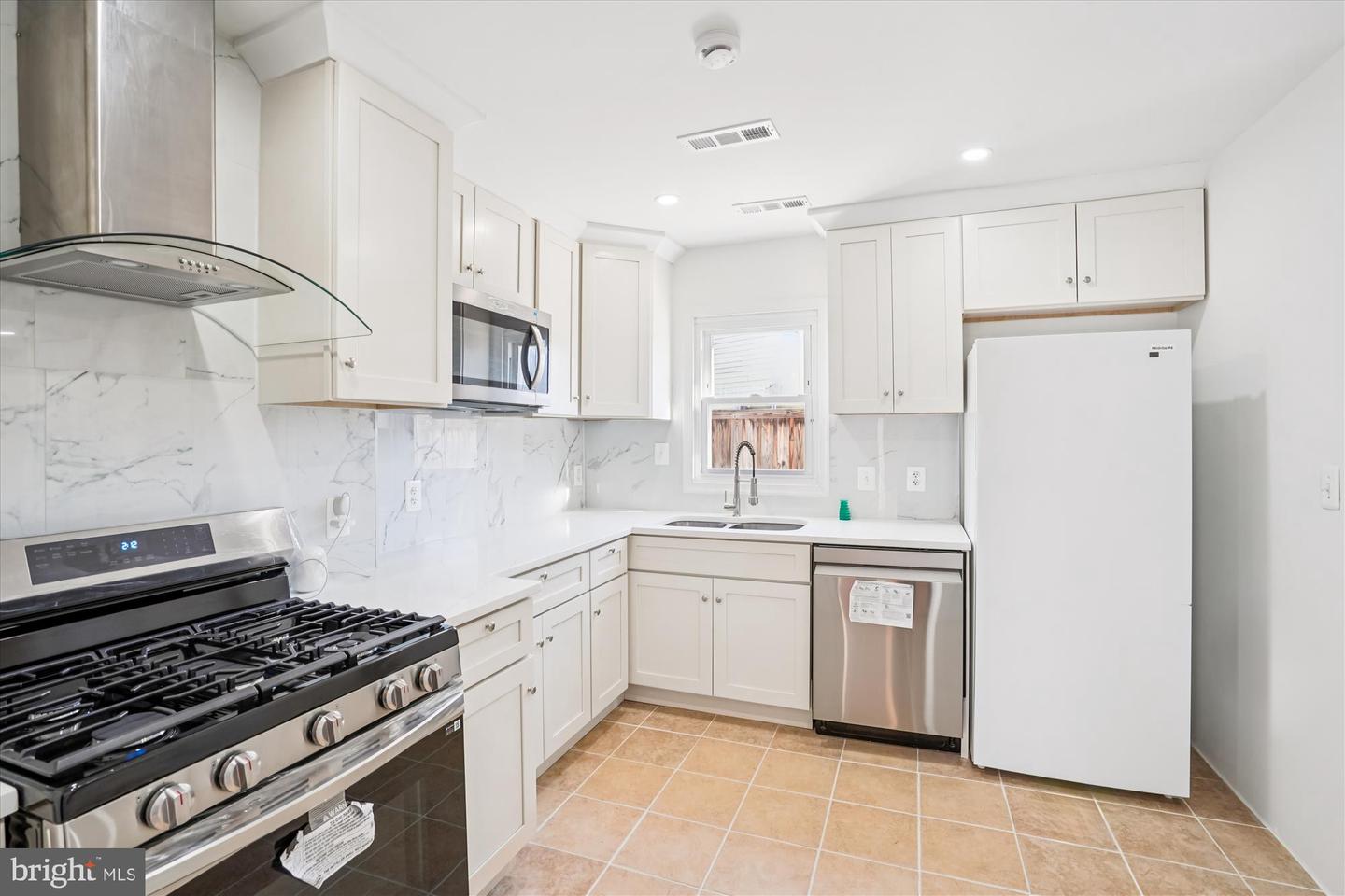 3201 NOTTAGE LN, FALLS CHURCH, Virginia 22042, 6 Bedrooms Bedrooms, ,4 BathroomsBathrooms,Residential,For sale,3201 NOTTAGE LN,VAFX2277438 MLS # VAFX2277438