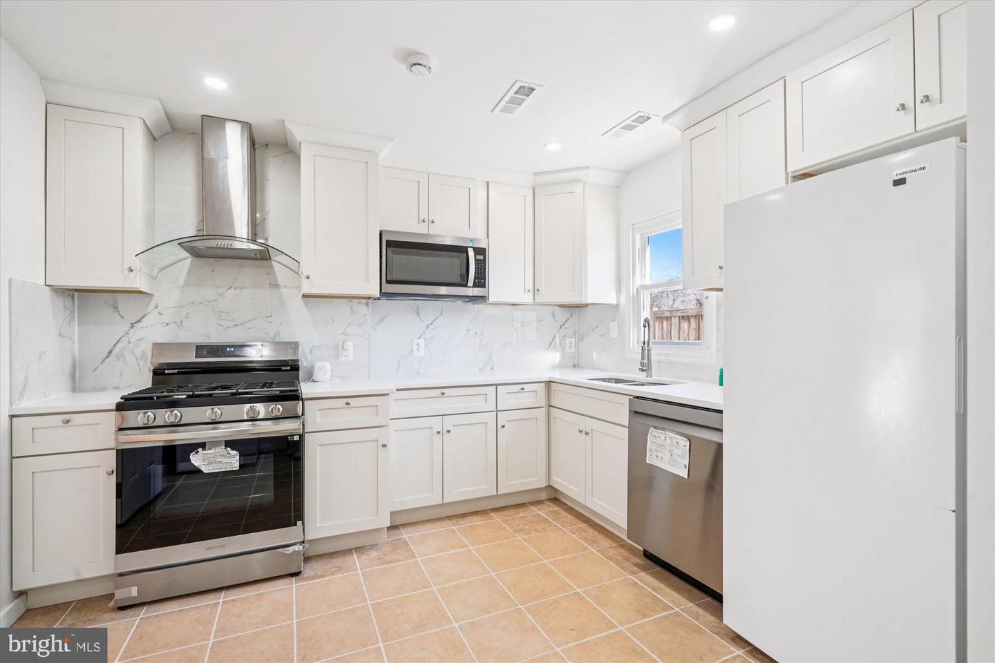 3201 NOTTAGE LN, FALLS CHURCH, Virginia 22042, 6 Bedrooms Bedrooms, ,4 BathroomsBathrooms,Residential,For sale,3201 NOTTAGE LN,VAFX2277438 MLS # VAFX2277438