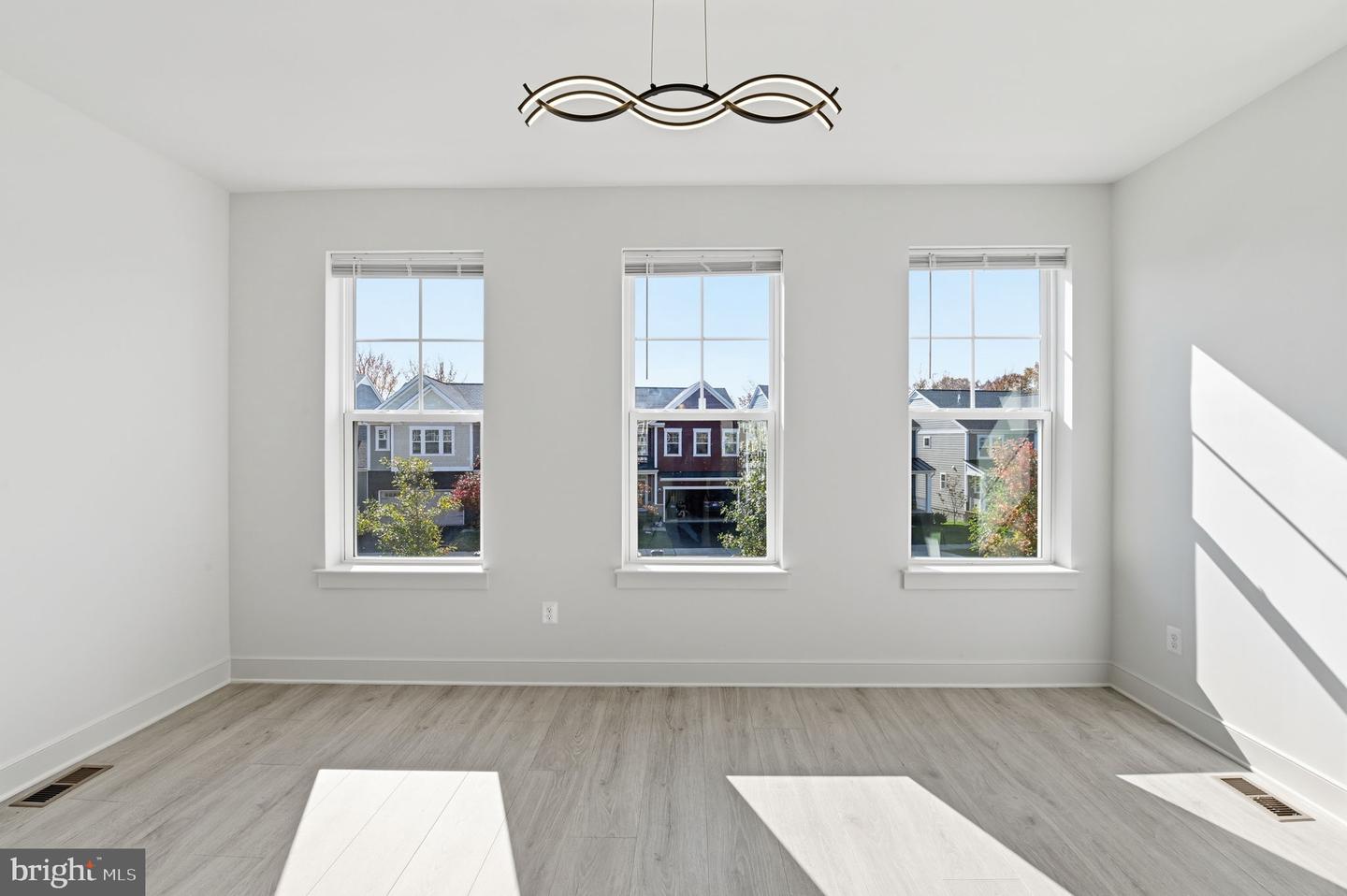 1490 MEADOWLARK GLEN RD, DUMFRIES, Virginia 22026, 4 Bedrooms Bedrooms, ,2 BathroomsBathrooms,Residential,For sale,1490 MEADOWLARK GLEN RD,VAPW2107438 MLS # VAPW2107438