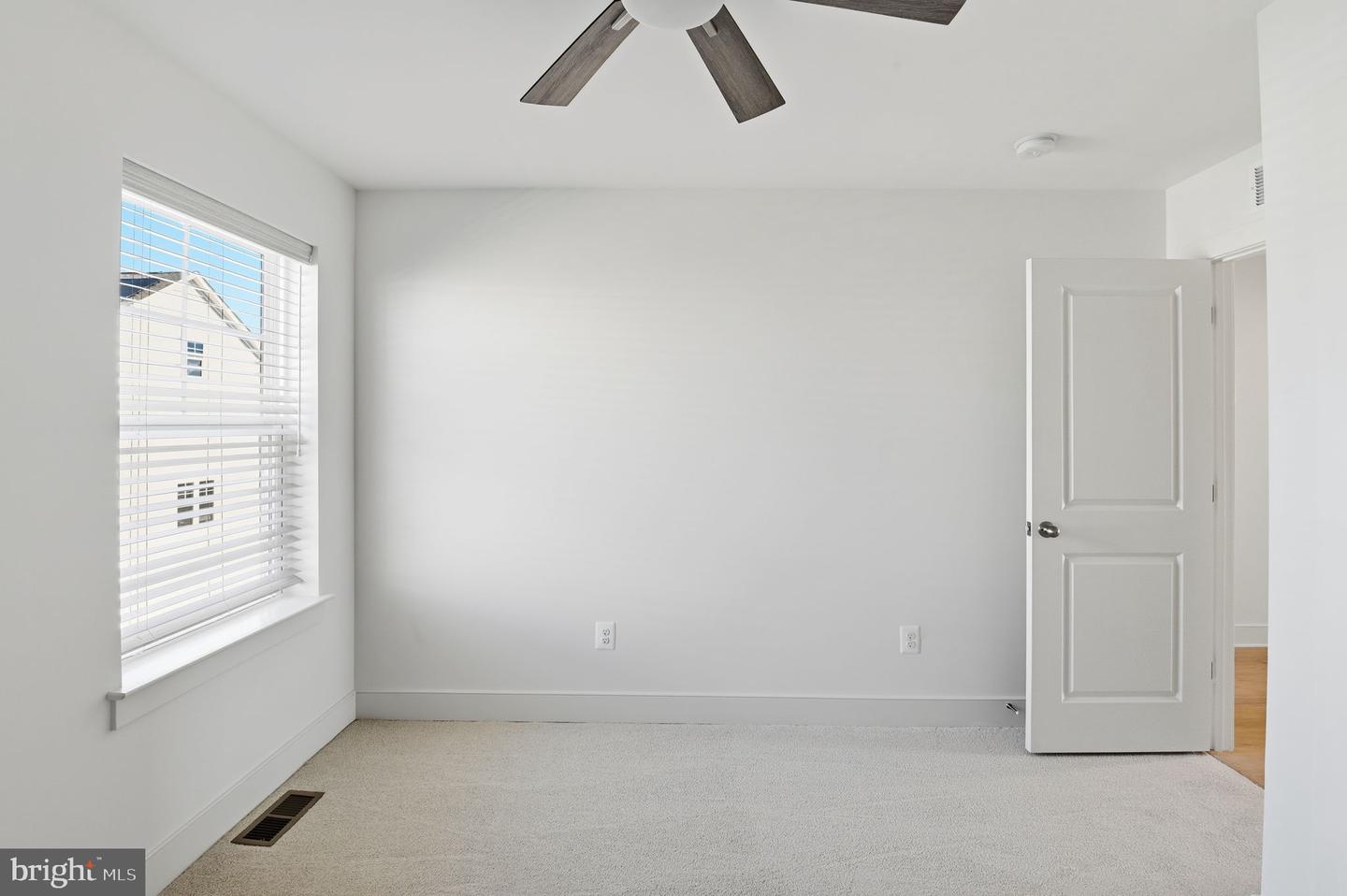 1490 MEADOWLARK GLEN RD, DUMFRIES, Virginia 22026, 4 Bedrooms Bedrooms, ,2 BathroomsBathrooms,Residential,For sale,1490 MEADOWLARK GLEN RD,VAPW2107438 MLS # VAPW2107438