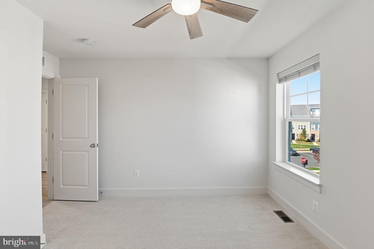 1490 MEADOWLARK GLEN RD, DUMFRIES, Virginia 22026, 4 Bedrooms Bedrooms, ,2 BathroomsBathrooms,Residential,For sale,1490 MEADOWLARK GLEN RD,VAPW2107438 MLS # VAPW2107438