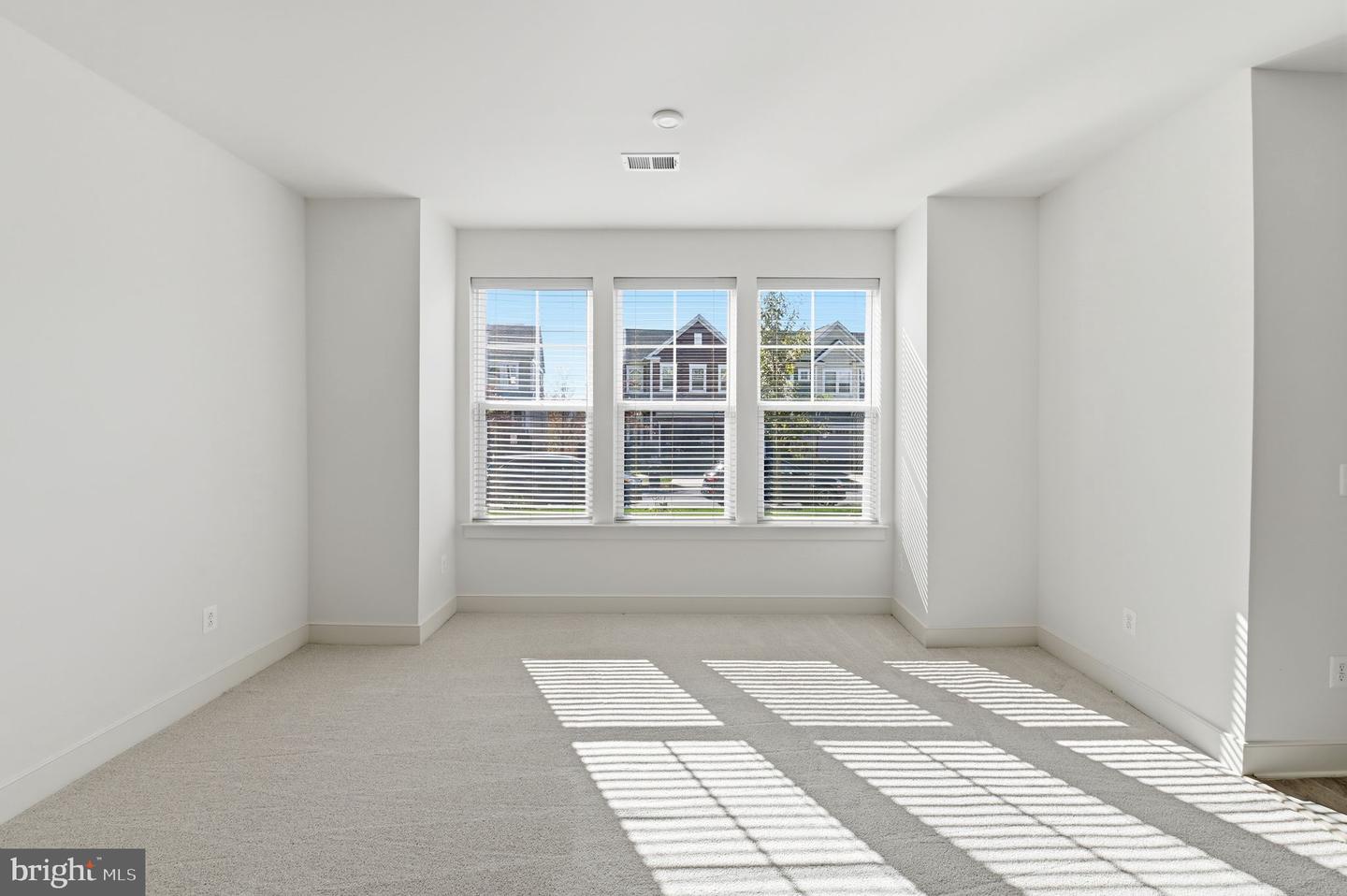 1490 MEADOWLARK GLEN RD, DUMFRIES, Virginia 22026, 4 Bedrooms Bedrooms, ,2 BathroomsBathrooms,Residential,For sale,1490 MEADOWLARK GLEN RD,VAPW2107438 MLS # VAPW2107438