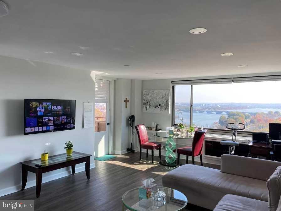 1011 ARLINGTON BLVD #1030, ARLINGTON, Virginia 22209, 1 Bedroom Bedrooms, ,1 BathroomBathrooms,Residential,For sale,1011 ARLINGTON BLVD #1030,VAAR2065862 MLS # VAAR2065862