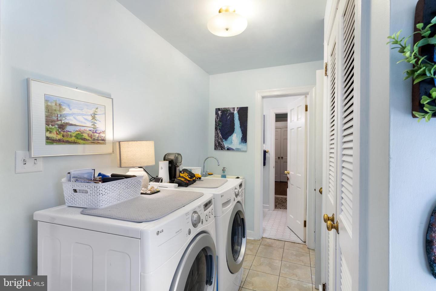 124 LAKE DR, WILLIAMSBURG, Virginia 23185, 4 Bedrooms Bedrooms, ,3 BathroomsBathrooms,Residential,For sale,124 LAKE DR,VAJC2000572 MLS # VAJC2000572