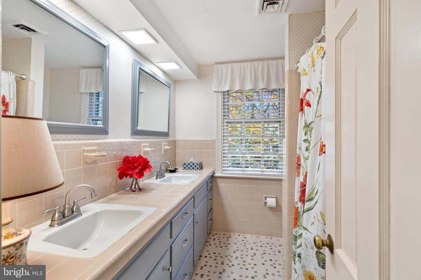 124 LAKE DR, WILLIAMSBURG, Virginia 23185, 4 Bedrooms Bedrooms, ,3 BathroomsBathrooms,Residential,For sale,124 LAKE DR,VAJC2000572 MLS # VAJC2000572