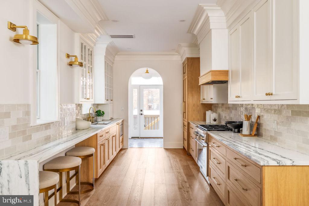 2460 ONTARIO RD NW, WASHINGTON, District Of Columbia 20009, 5 Bedrooms Bedrooms, ,4 BathroomsBathrooms,Residential,For sale,2460 ONTARIO RD NW,DCDC2232192 MLS # DCDC2232192