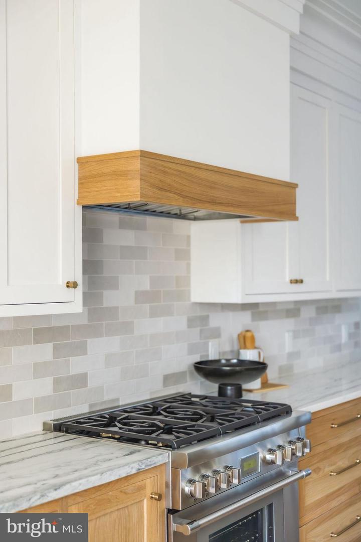 2460 ONTARIO RD NW, WASHINGTON, District Of Columbia 20009, 5 Bedrooms Bedrooms, ,4 BathroomsBathrooms,Residential,For sale,2460 ONTARIO RD NW,DCDC2232192 MLS # DCDC2232192