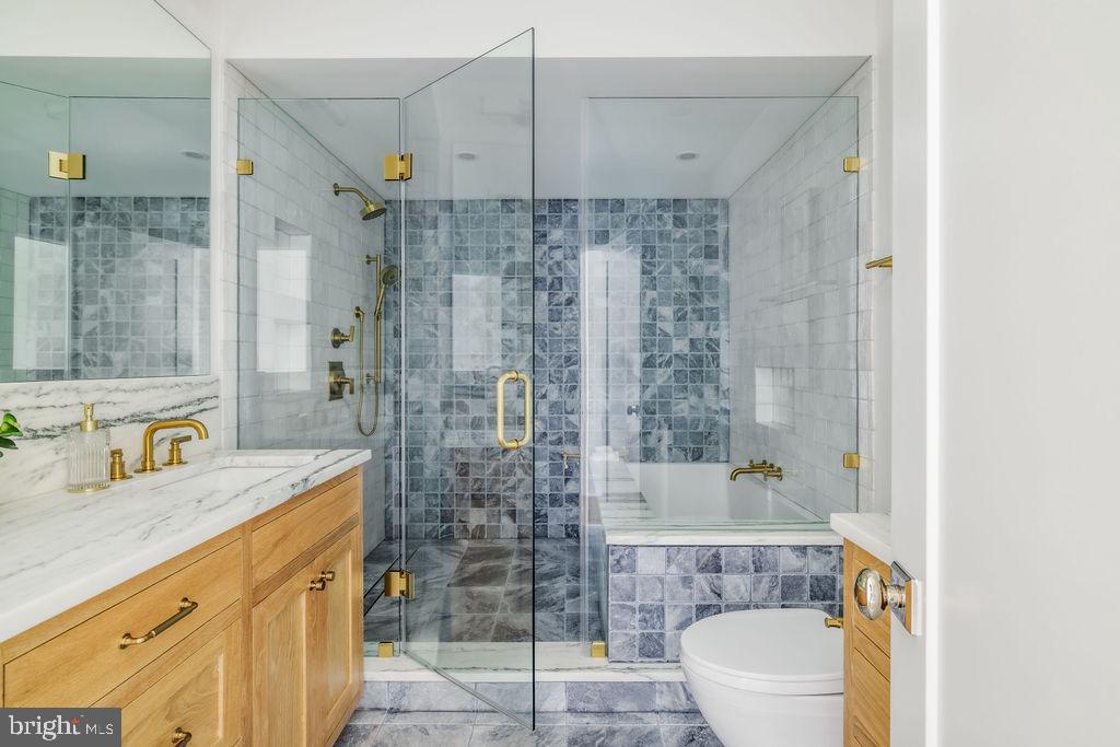 2460 ONTARIO RD NW, WASHINGTON, District Of Columbia 20009, 5 Bedrooms Bedrooms, ,4 BathroomsBathrooms,Residential,For sale,2460 ONTARIO RD NW,DCDC2232192 MLS # DCDC2232192