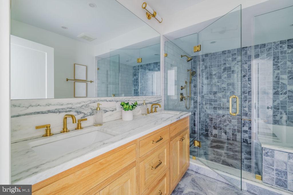 2460 ONTARIO RD NW, WASHINGTON, District Of Columbia 20009, 5 Bedrooms Bedrooms, ,4 BathroomsBathrooms,Residential,For sale,2460 ONTARIO RD NW,DCDC2232192 MLS # DCDC2232192