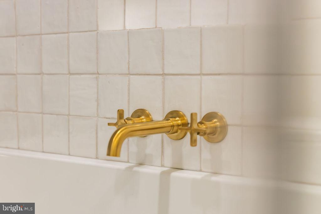 2460 ONTARIO RD NW, WASHINGTON, District Of Columbia 20009, 5 Bedrooms Bedrooms, ,4 BathroomsBathrooms,Residential,For sale,2460 ONTARIO RD NW,DCDC2232192 MLS # DCDC2232192