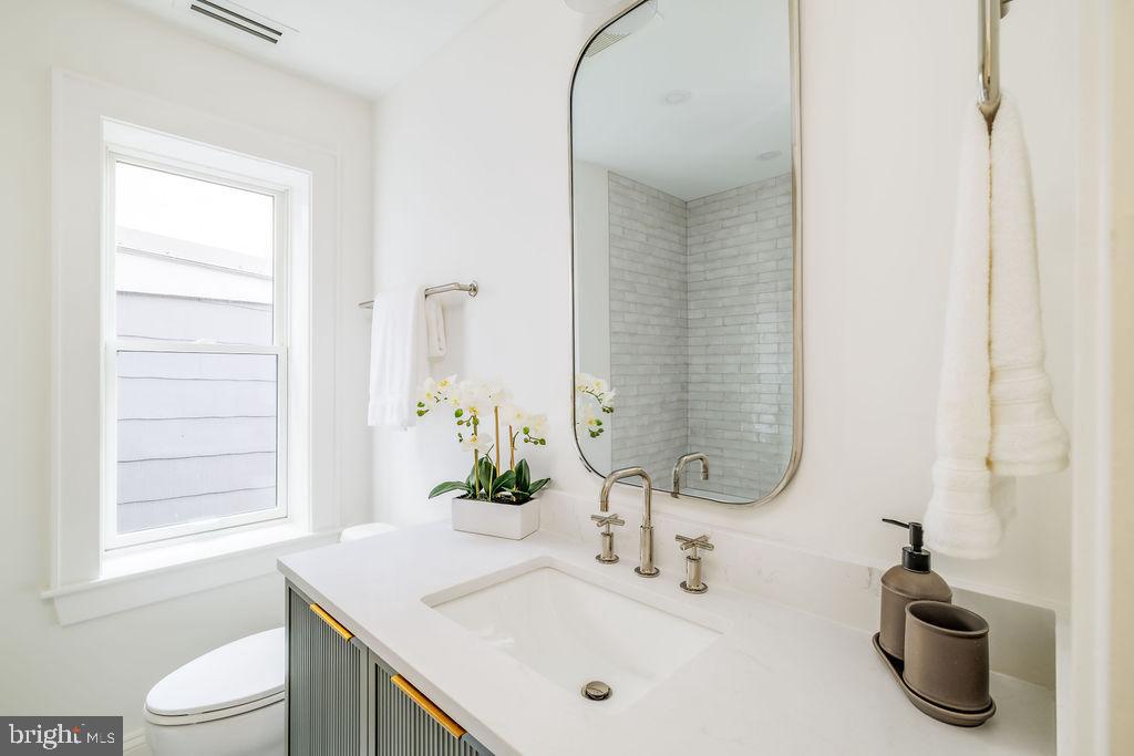 2460 ONTARIO RD NW, WASHINGTON, District Of Columbia 20009, 5 Bedrooms Bedrooms, ,4 BathroomsBathrooms,Residential,For sale,2460 ONTARIO RD NW,DCDC2232192 MLS # DCDC2232192