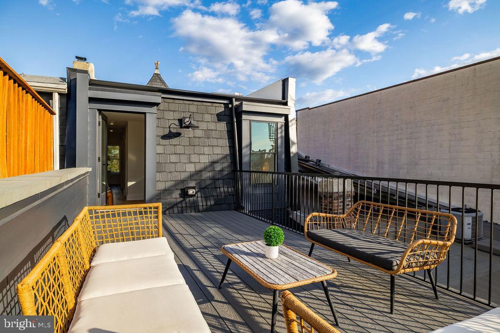 2460 ONTARIO RD NW, WASHINGTON, District Of Columbia 20009, 5 Bedrooms Bedrooms, ,4 BathroomsBathrooms,Residential,For sale,2460 ONTARIO RD NW,DCDC2232192 MLS # DCDC2232192