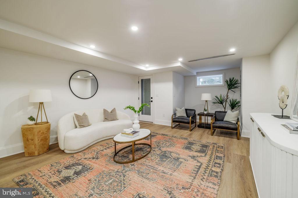 2460 ONTARIO RD NW, WASHINGTON, District Of Columbia 20009, 5 Bedrooms Bedrooms, ,4 BathroomsBathrooms,Residential,For sale,2460 ONTARIO RD NW,DCDC2232192 MLS # DCDC2232192