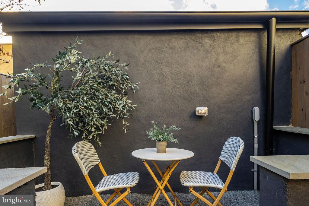 2460 ONTARIO RD NW, WASHINGTON, District Of Columbia 20009, 5 Bedrooms Bedrooms, ,4 BathroomsBathrooms,Residential,For sale,2460 ONTARIO RD NW,DCDC2232192 MLS # DCDC2232192