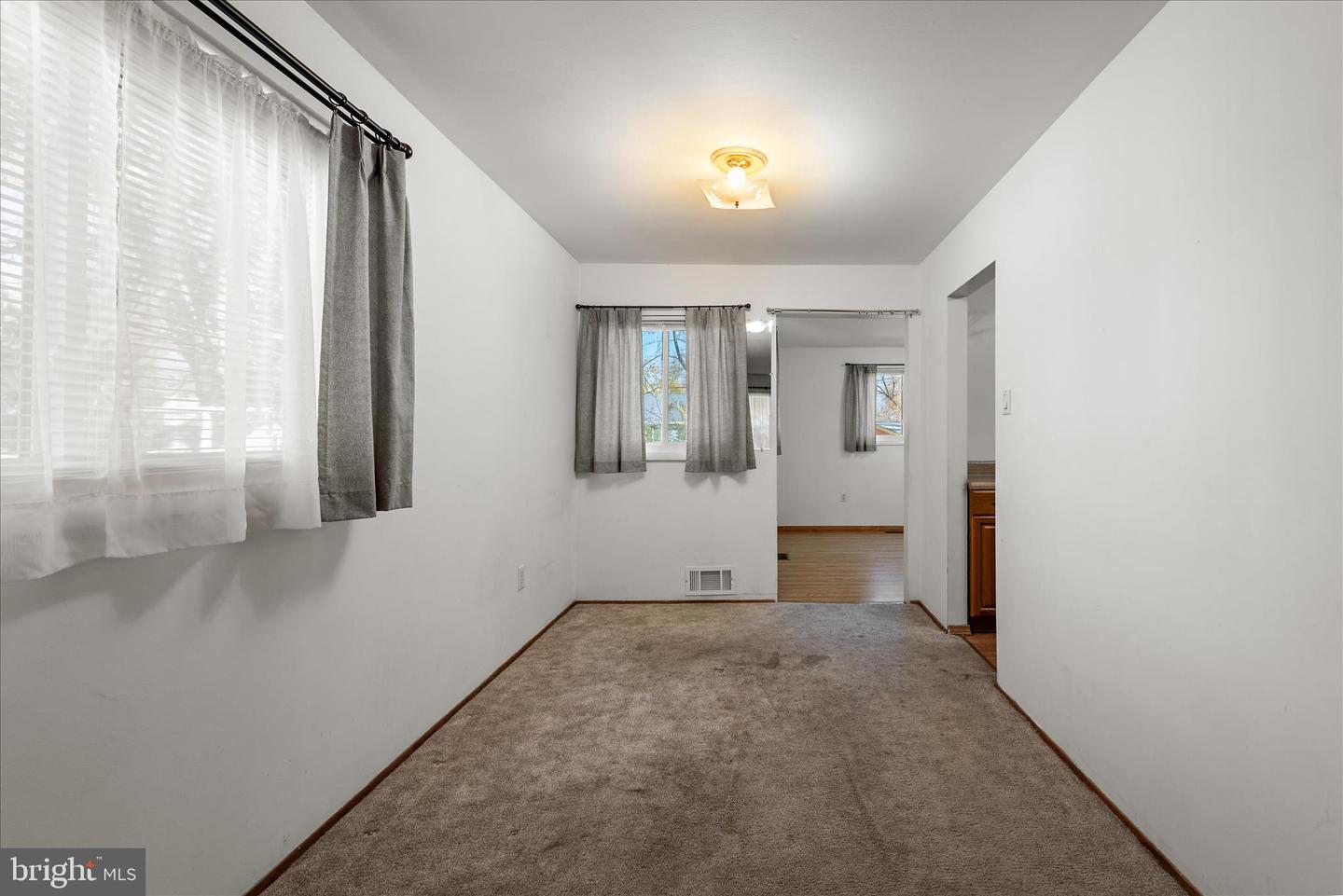 13719 KNOWLES ST, WOODBRIDGE, Virginia 22191, 3 Bedrooms Bedrooms, ,2 BathroomsBathrooms,Residential,For sale,13719 KNOWLES ST,VAPW2107908 MLS # VAPW2107908