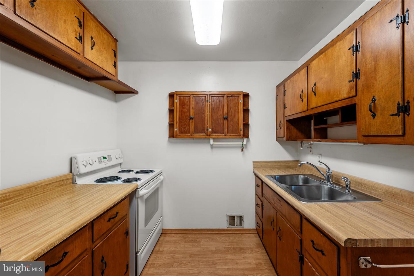 13719 KNOWLES ST, WOODBRIDGE, Virginia 22191, 3 Bedrooms Bedrooms, ,2 BathroomsBathrooms,Residential,For sale,13719 KNOWLES ST,VAPW2107908 MLS # VAPW2107908