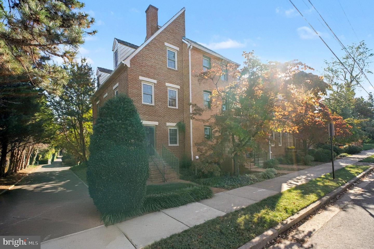 811 COLLEGE AVE, FREDERICKSBURG, Virginia 22401, 3 Bedrooms Bedrooms, 11 Rooms Rooms,3 BathroomsBathrooms,Residential,For sale,811 COLLEGE AVE,VAFB2009316 MLS # VAFB2009316