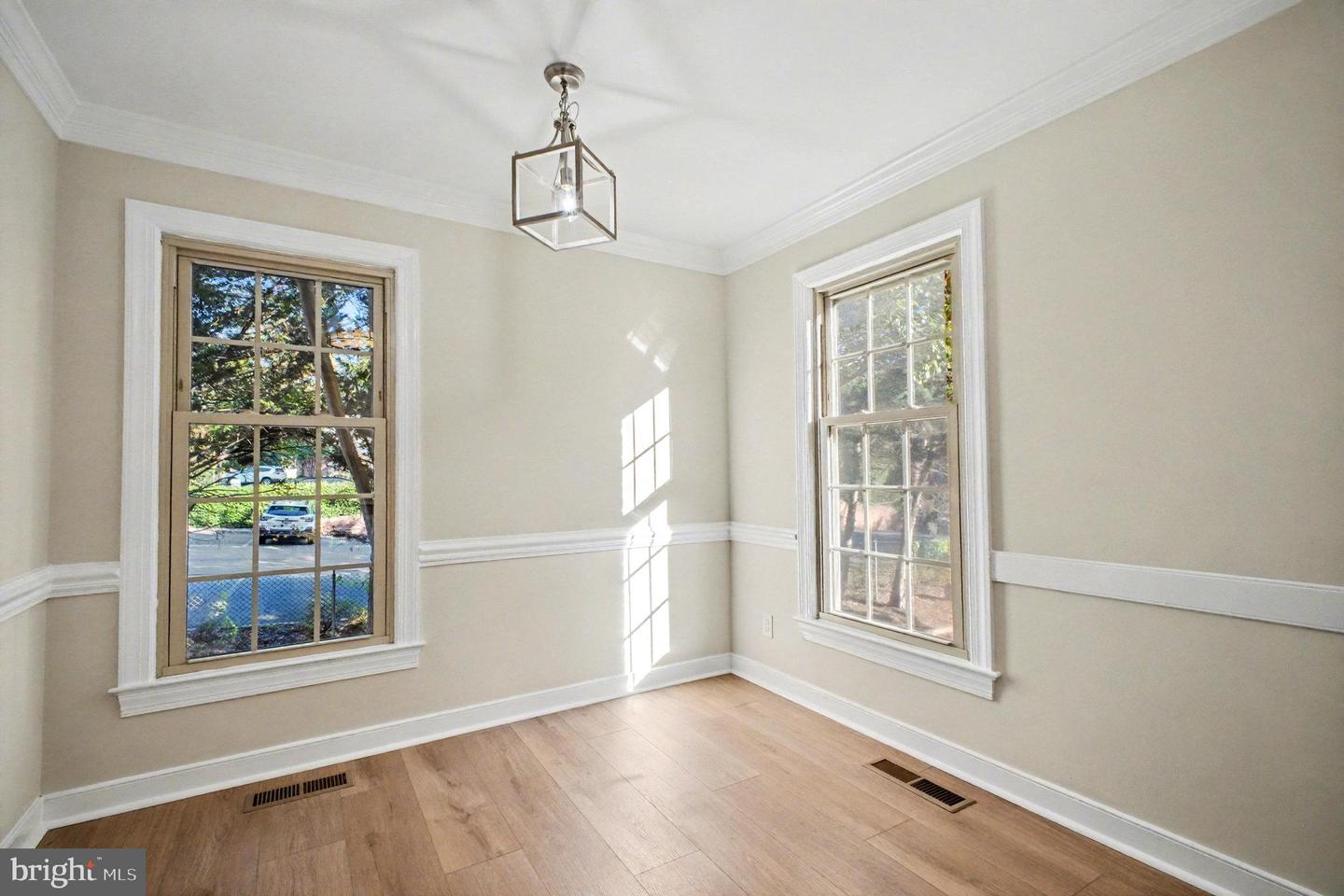 811 COLLEGE AVE, FREDERICKSBURG, Virginia 22401, 3 Bedrooms Bedrooms, 11 Rooms Rooms,3 BathroomsBathrooms,Residential,For sale,811 COLLEGE AVE,VAFB2009316 MLS # VAFB2009316