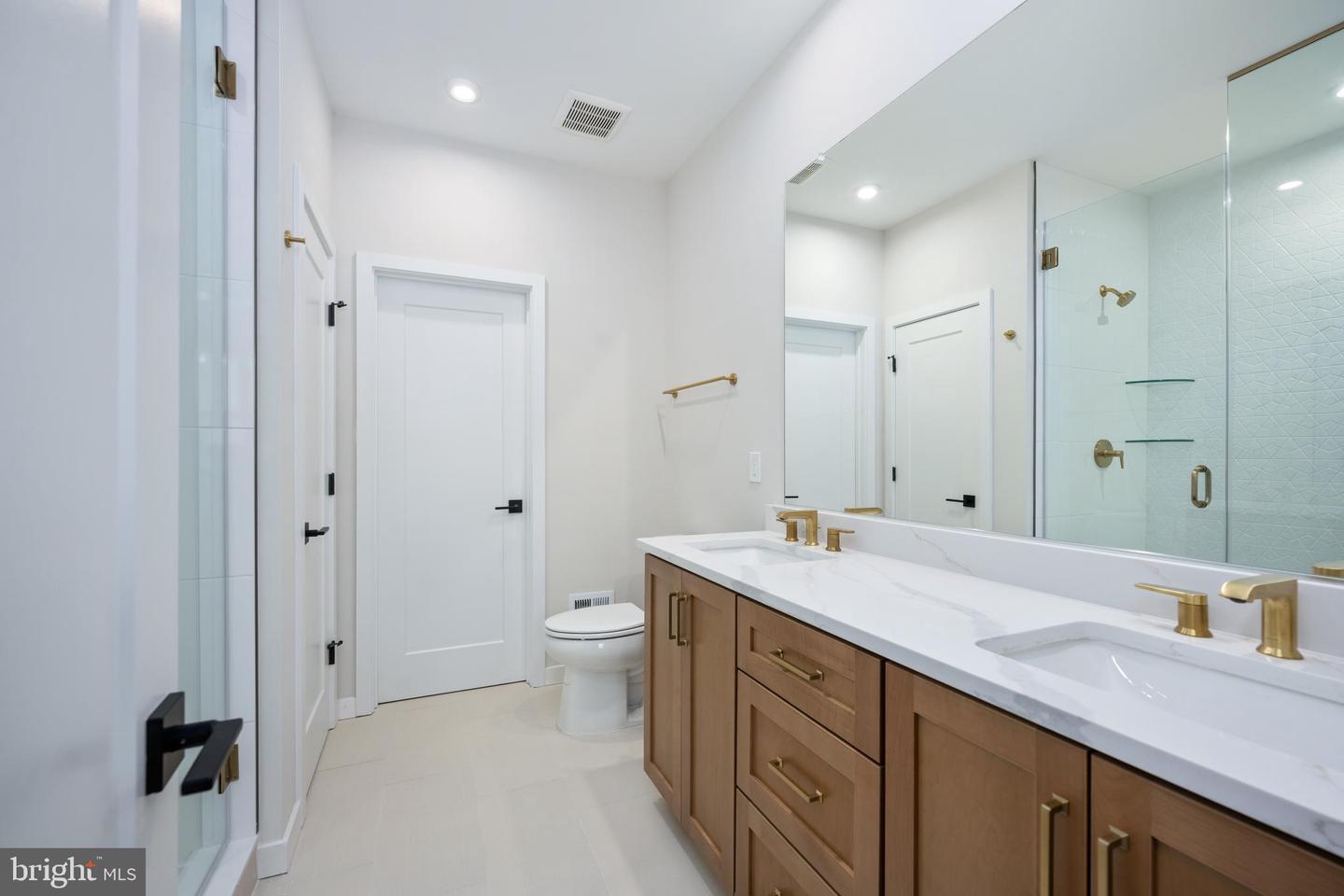 14377 GLEN MANOR DR, CHANTILLY, Virginia 20151, 2 Bedrooms Bedrooms, ,2 BathroomsBathrooms,Residential,For sale,14377 GLEN MANOR DR,VAFX2279596 MLS # VAFX2279596