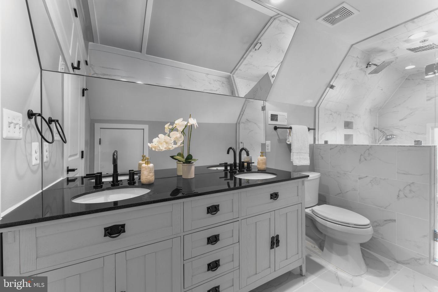 2331 HIGH ST SE, WASHINGTON, District Of Columbia 20020, 4 Bedrooms Bedrooms, ,4 BathroomsBathrooms,Residential,For sale,2331 HIGH ST SE,DCDC2232274 MLS # DCDC2232274