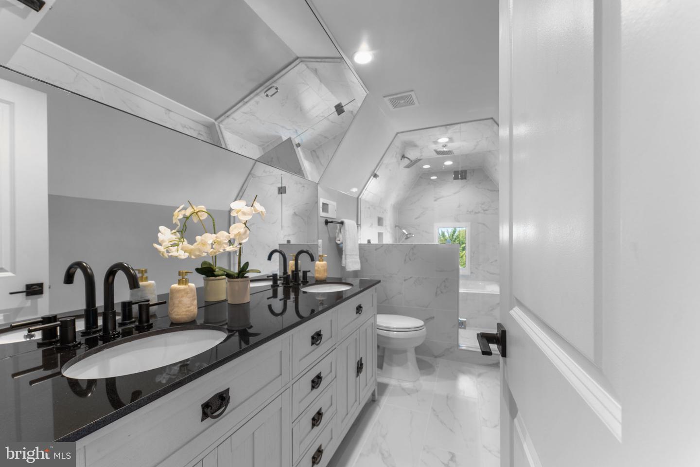 2331 HIGH ST SE, WASHINGTON, District Of Columbia 20020, 4 Bedrooms Bedrooms, ,4 BathroomsBathrooms,Residential,For sale,2331 HIGH ST SE,DCDC2232274 MLS # DCDC2232274