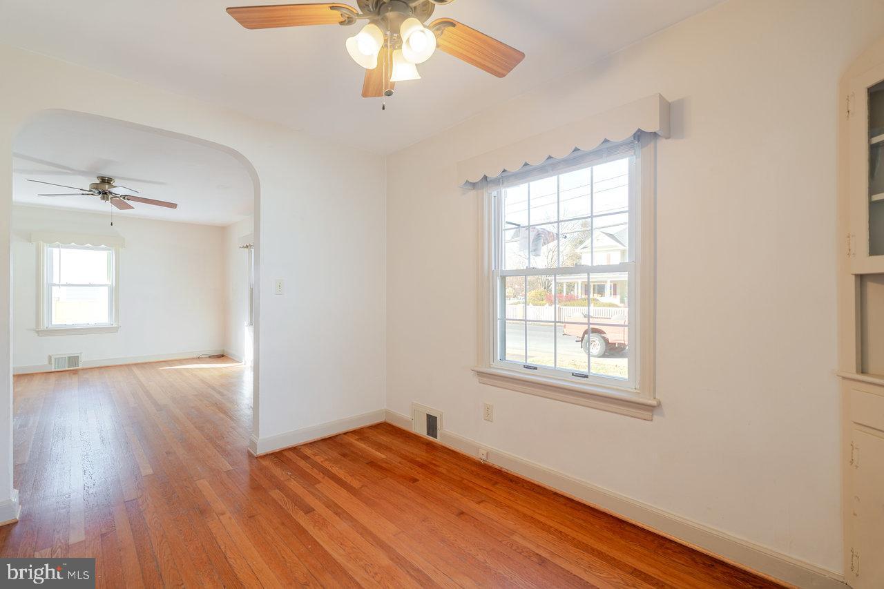 410 E EAST ROCKINGHAM ST, ELKTON, Virginia 22827, 4 Bedrooms Bedrooms, ,2 BathroomsBathrooms,Residential,For sale,410 E EAST ROCKINGHAM ST,VARO2002744 MLS # VARO2002744