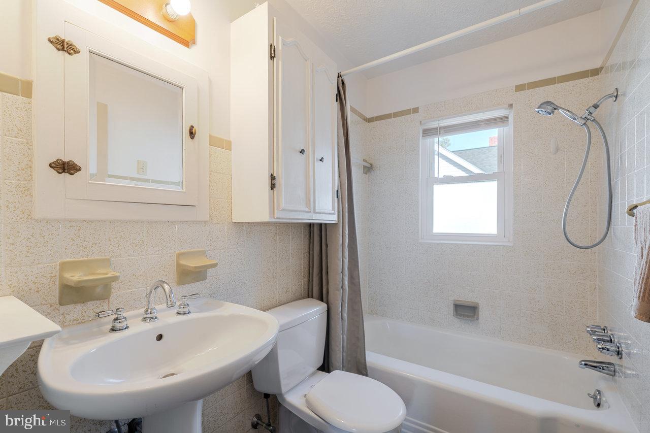 410 E EAST ROCKINGHAM ST, ELKTON, Virginia 22827, 4 Bedrooms Bedrooms, ,2 BathroomsBathrooms,Residential,For sale,410 E EAST ROCKINGHAM ST,VARO2002744 MLS # VARO2002744