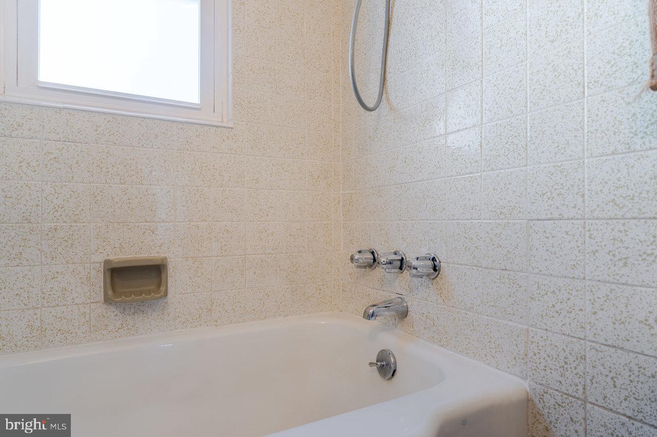 410 E EAST ROCKINGHAM ST, ELKTON, Virginia 22827, 4 Bedrooms Bedrooms, ,2 BathroomsBathrooms,Residential,For sale,410 E EAST ROCKINGHAM ST,VARO2002744 MLS # VARO2002744